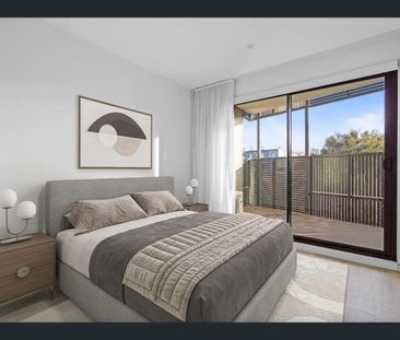 Light-Filled Living in the Heart of Richmond! - Photo 3
