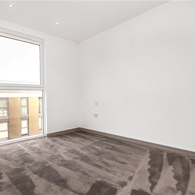 Eden Grove, Staines-upon-Thames, Surrey, TW18 4ZW - Photo 1