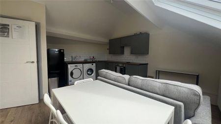 3 bedroom apartment to rent - Photo 2