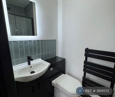 1 bedroom in a house share to rent - Photo 6