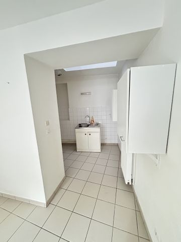 Location Appartement 2 pièces 35m² LA CHARITE SUR LOIRE 58400 - Photo 3