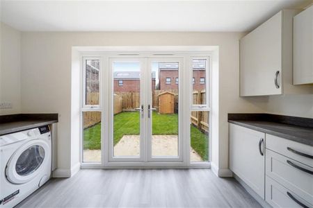 2 bedroom end of terrace house to rent - Photo 3