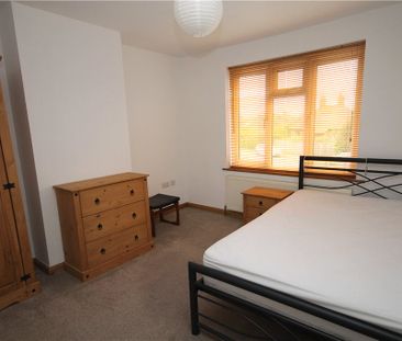 Marsh Lane, Addlestone, Surrey, KT15 1UN - Photo 4