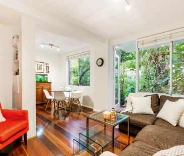 Unique Townhouse Style Split Level Apartment - Photo 5