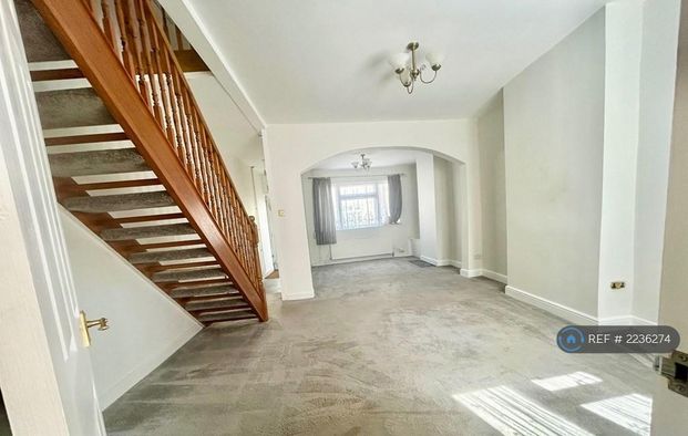 3 bedroom terraced house to rent - Photo 1