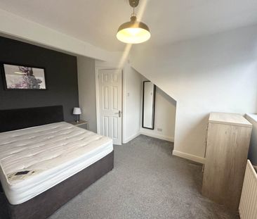 Landseer Grove (room 4), Bramley, Leeds - Photo 1