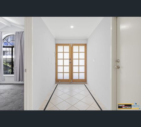 21 Dayana Court, Redcliffe, WA 6104 - Photo 2