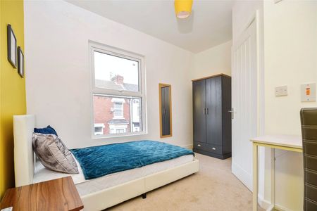 3 Bedroom Terraced - Photo 5