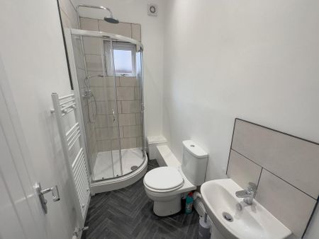 1 bedroom in a house share to rent - Photo 4
