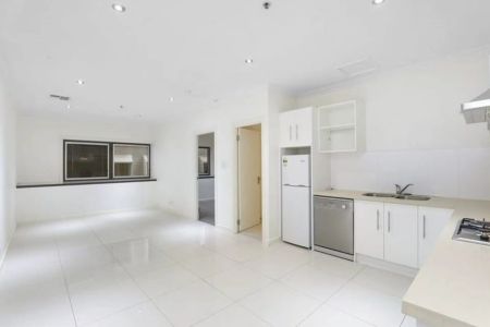 SPACIOUS 2 BEDROOM APARTMENT IN THE HEART OF CBD - Photo 2