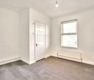 2 bed terraced house to rent in Western Road, Maidstone, ME16 - Photo 2