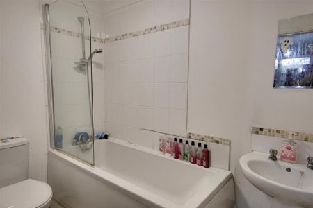 2 bedroom flat to rent - Photo 4