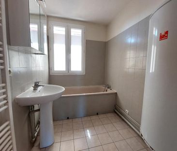 Location Appartement 3 pièces 63m² ELBEUF 76500 - Photo 3