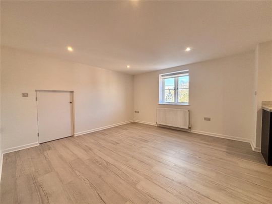 Sherdon House, Reading Road, Sherfield-on-Loddon, Hook, RG27 - Photo 1