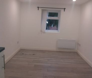 Room in a Shared House, Liverpool Road, CR7 - Photo 2