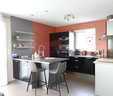 Location Maison 5 pièces 135m² MONTPEYROUX 34150 - Photo 5