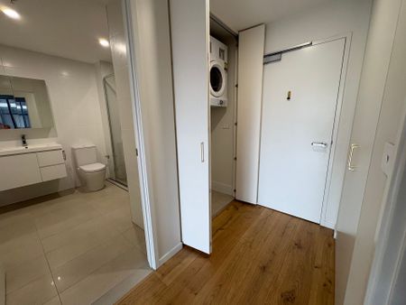 Gorgeous 2 bedroom, 2 bathroom Apartment - Photo 4