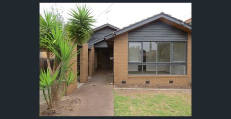 IMMACULATE, RETRO AND ROOMY! - Photo 2