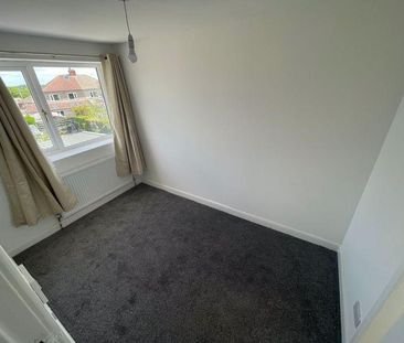 4 bedroom semi-detached house to rent - Photo 6