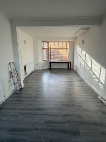 3 Bed Semi-Detached House, Belvedere Road, E10 - Photo 5