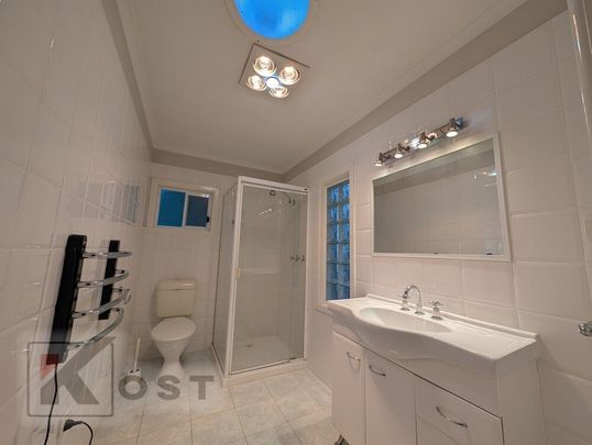 Blackburn South - Photo 1