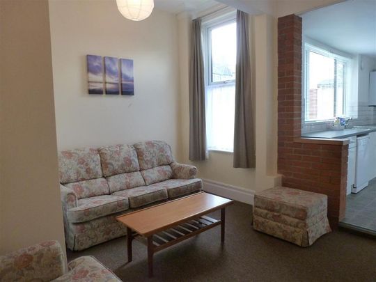 7 bedroom end of terrace house to rent - Photo 1