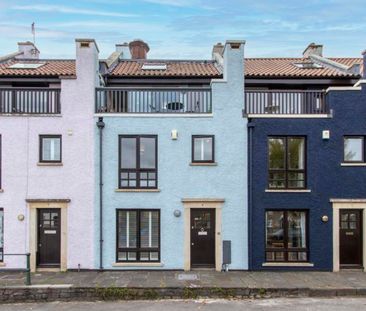 A unique opportunity to live on the waterfront in a townhouse with ... - Photo 1