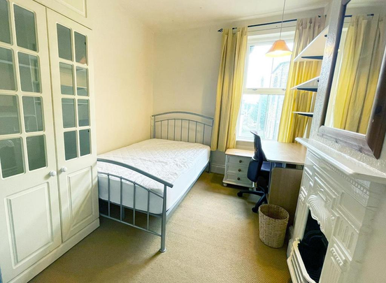 5 bedroom private hall to rent - Photo 1