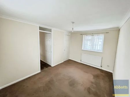 Charleston Avenue, Basildon - Photo 3