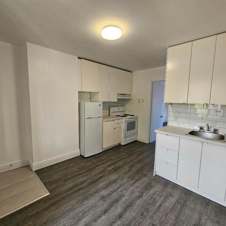 Très jolis studios avec chambre fermée avec 1 mois gratuit - Photo 4