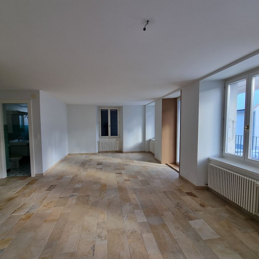 Appartement de 5 pièces au 1er étage avec balcon situé au centre du village - Photo 1