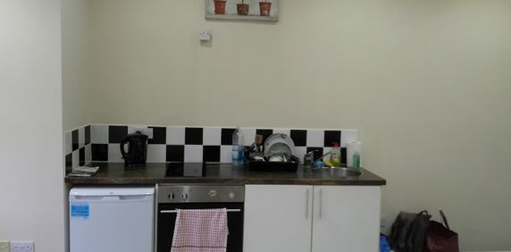 1 Bed Flat, Claremont Road, M6 - Photo 2