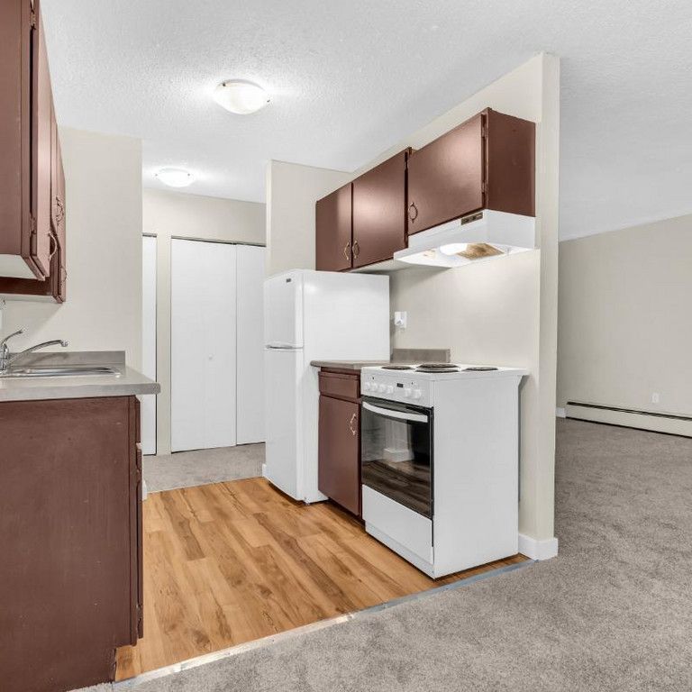 Maple Manor Apartments - Photo 1