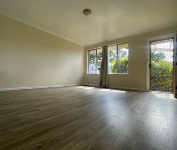 Brick 2-Bedroom Unit in Convenient Location - Photo 2