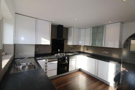 2 bedroom semi-detached house to rent - Photo 5