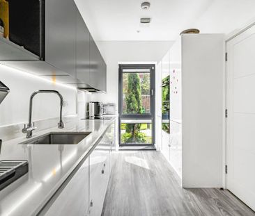 3 Bed Terraced House, South End, CR0 - Photo 6