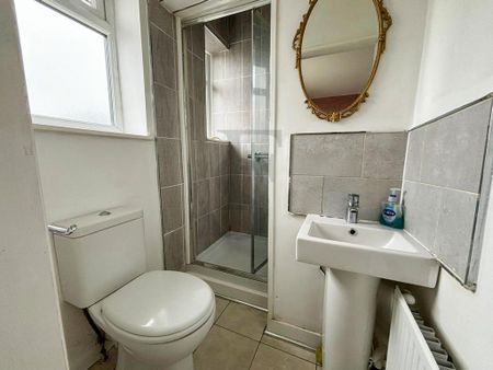 1 bedroom in a house share to rent - Photo 4