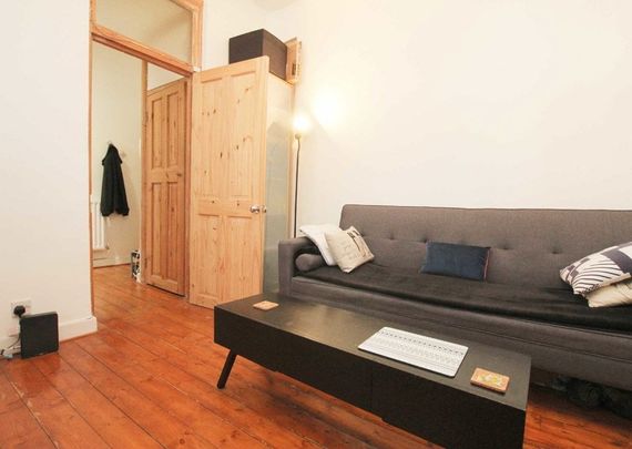 Tooley Street - Photo 1