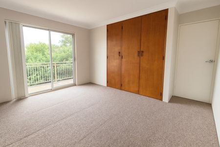 Modern & Spacious Apartment in Prime Campbelltown Location - Photo 2