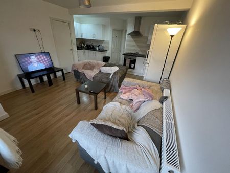 5 bedroom semi-detached house to rent - Photo 3