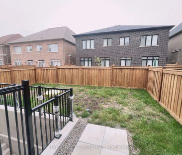 Detached Home For Lease | N9246341 - Photo 2