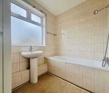 4 bedroom semi-detached house to rent - Photo 3