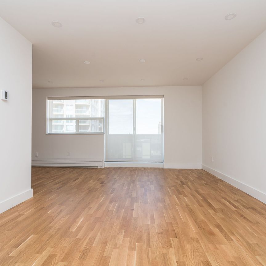 365 Eglinton Avenue East - Photo 1