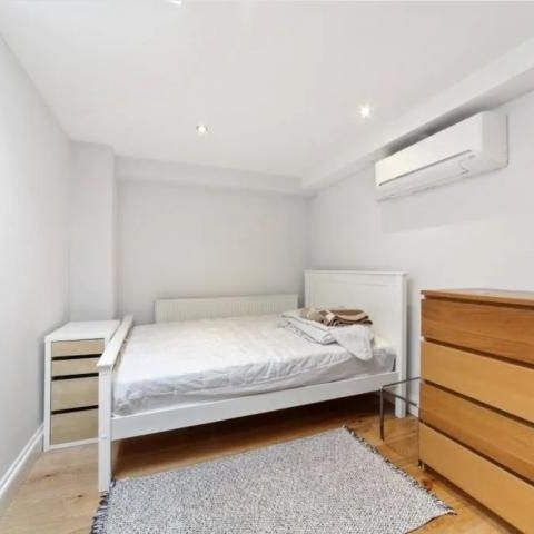 Spacious 3 bedroom property with bills included except for council tax - Photo 1