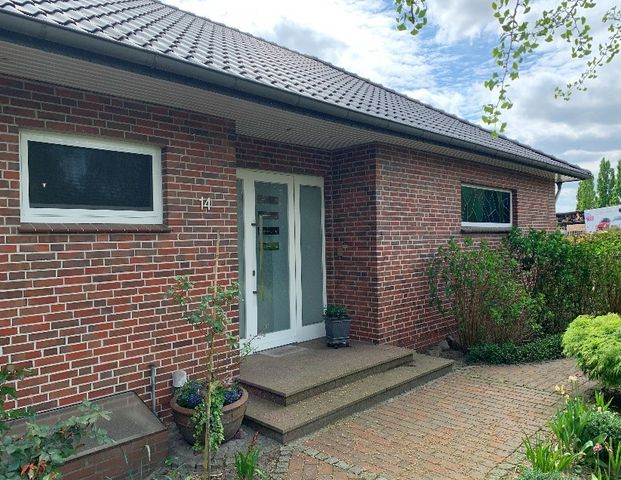 6633 - Charmanter Bungalow mit Gartenidylle in ruhiger Lage von Edewecht - Foto 1