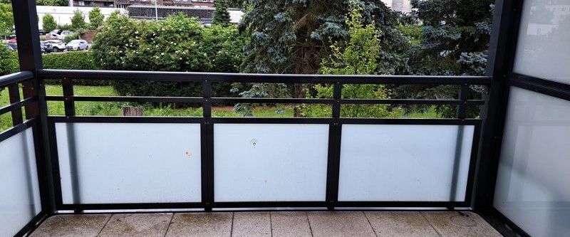 Einziehen und Wohlfühlen - schicke 2-Zimmer-Wohnung mit Vinylboden und Balkon zentral gelegen... - Photo 1