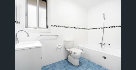 Modern Family Home in a Sought-After Gymea Location - Photo 2