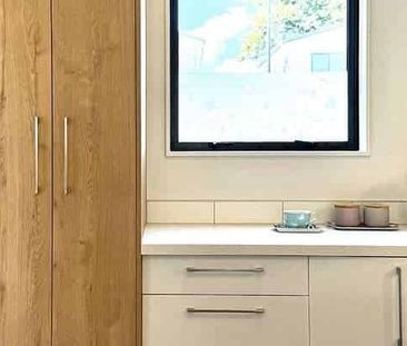 Ready to move in, stylish 2 bed townhouse - Photo 1