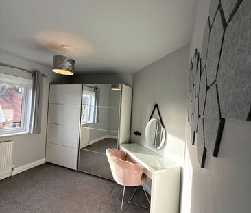 3 Bed Semi-Detached House, Gosforth Lane, S18 - Photo 6