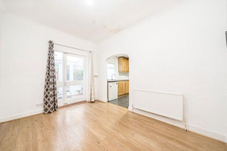 3 bedroom terraced house to rent - Photo 2